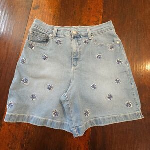 Gloria Vanderbilt Slimming Effect Size 6 Women's denim shorts flower high-rise